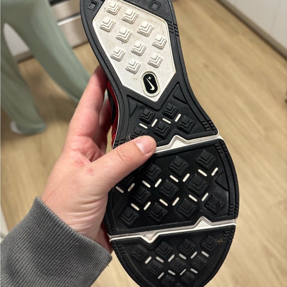 🔥Nike Red and Black Flyknit trainers - Picture 5 of 9